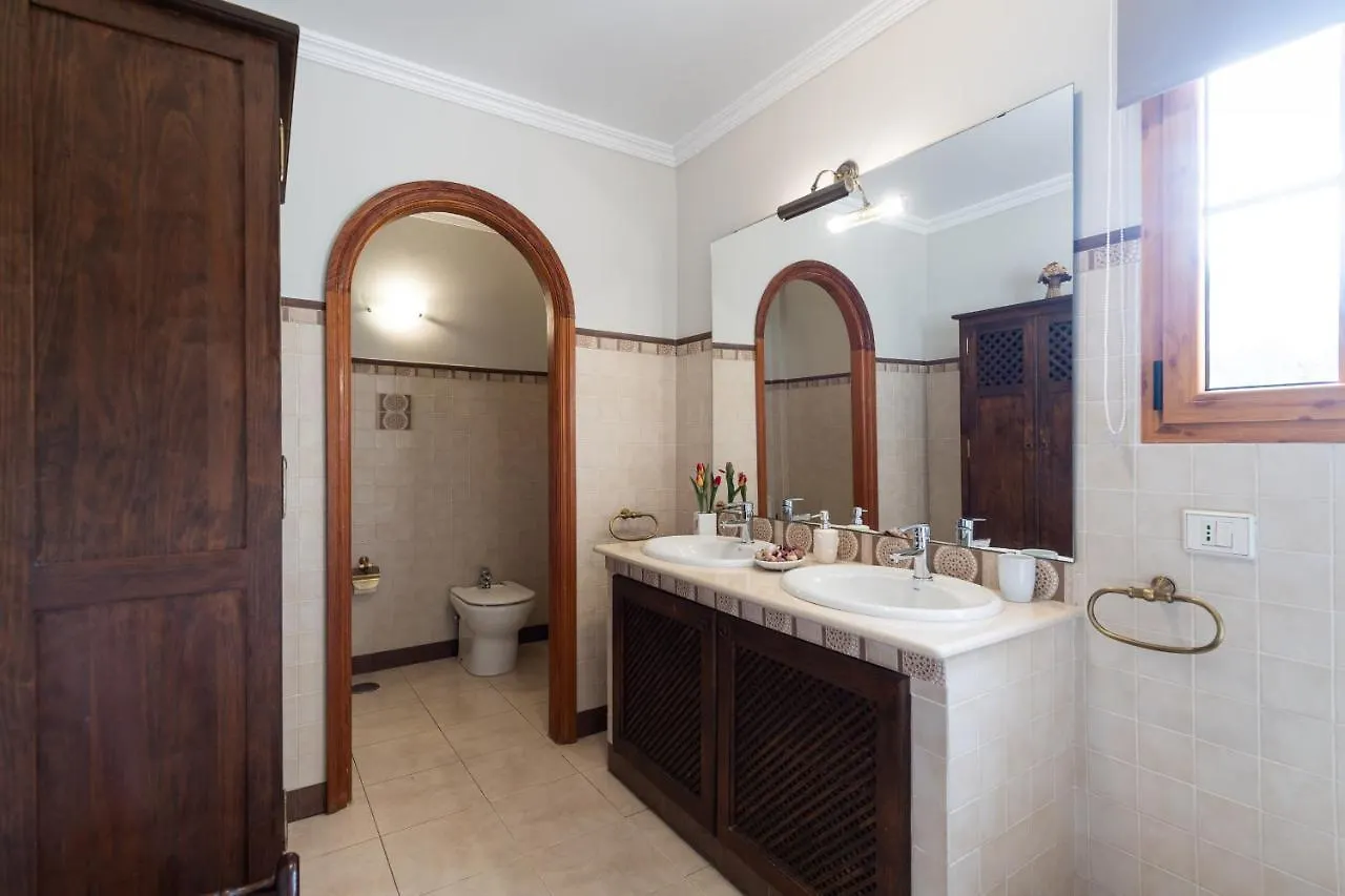 Villa 5Br Home - Pool Parking & Tennis Court Las Palmas de Gran Canaria España